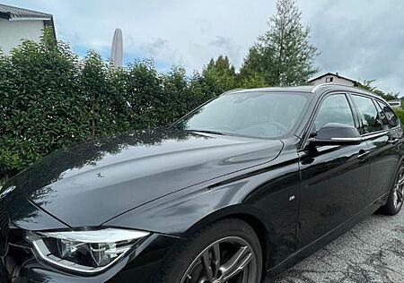 BMW 320i Touring M Sport Shadow Auto. M S...
