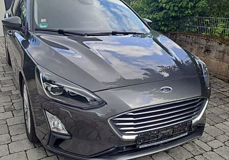 Ford Focus 2,0 EcoBlue 110kW Auto LED/Teilleder/AHK