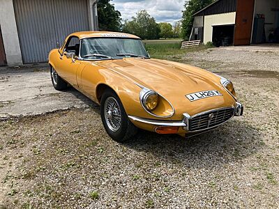 Jaguar E-Type V12 Roadster mit Hardtop