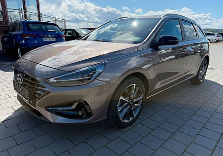 Hyundai i30 Edition 30+ NAVI KAMERA KEYLESS BEH LENKRAD