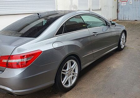 Mercedes-Benz E 220 Coupé CDI BlueEFFICIENCY ELEGANC...