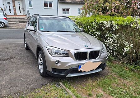 BMW X1 xDrive20d - -SCHECKHEFTGEPFLEGT