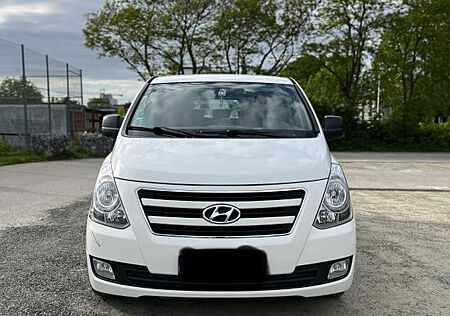 Hyundai H-1 Starex