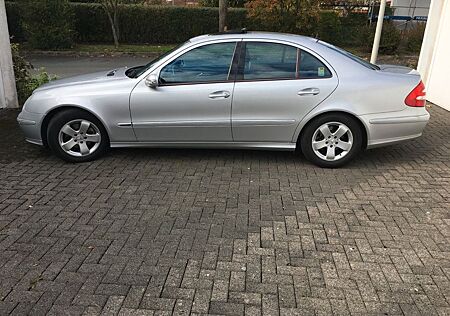 Mercedes-Benz E 320 AVANTGARDE org. 61.000 km aus 1.Hd wie neu