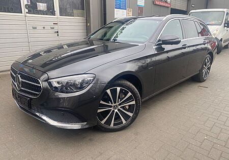 Mercedes-Benz E 300 T-Modell de 4Matic/ HEAD UP/ PANORAMA D.