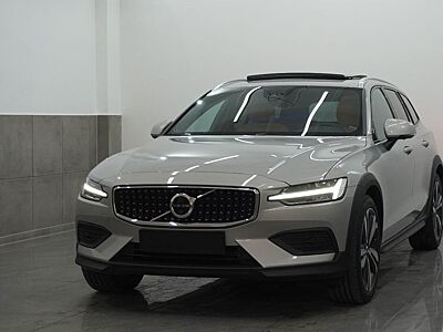 Volvo V60 B4 Cross Country Plus Pano/360/ACC/SitzF/H&K