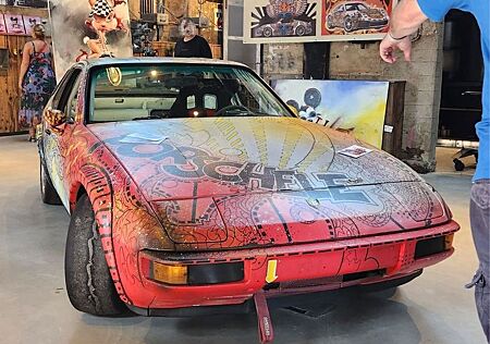 Porsche 924 Rennwagen und Art Oscar Barrientos