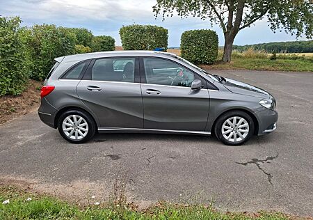 Mercedes-Benz B 200 -