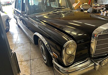 Mercedes-Benz 600