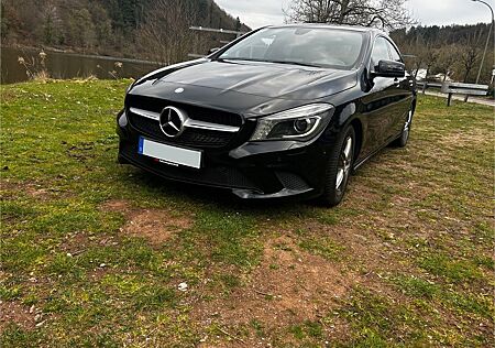 Mercedes-Benz CLA 220 CDI DCT -