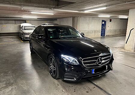 Mercedes-Benz E 220 d Autom. - AMG und Night-Paket !