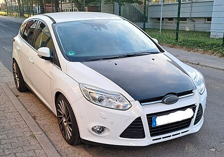 Ford Focus 1,6 EcoBoost 134kW Champions Edition C...