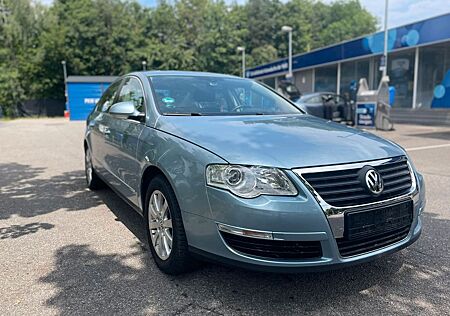 VW Passat Volkswagen Lim. 1,6 Ltr. 85 kW 16V FSI . Wenig KM