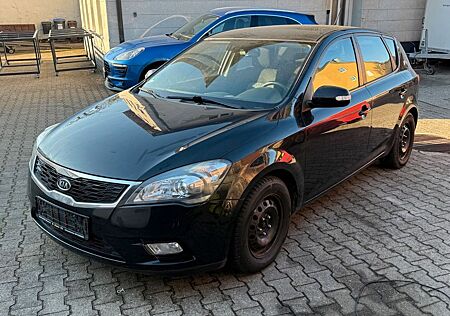 Kia Cee'd / Ceed 1.6 TÜV 08.2025 1.HAND