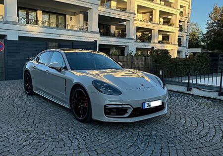 Porsche Panamera GTS / Sportauspuffanlage / Kreide