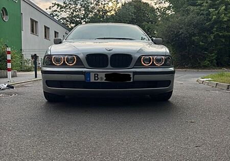 BMW 520i A -