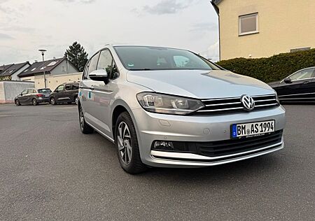 VW Touran Volkswagen 1.5 TSI DSG
