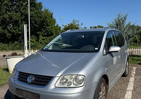 VW Touran Volkswagen Highline