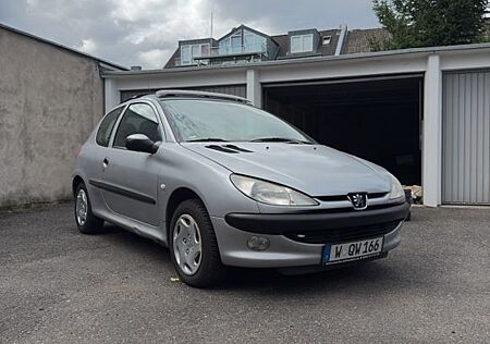 Peugeot 206 1.4 Tüv neu bis 2027 Schiebedach