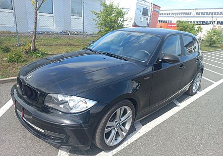 BMW 118d 118 Baureihe 1 Lim. ,Navi,R-Kamera,S-H,PDC