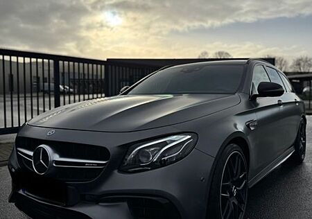 Mercedes-Benz E 63 AMG Mercedes-AMG E 63 4MATIC+ T Autom. ...