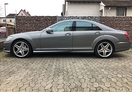 Mercedes-Benz S 500 -