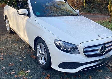 Mercedes-Benz E 220 d T Autom. -