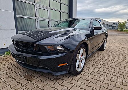 Ford Mustang 4,6-V8 erst 35'km! TOP Zustand/Liebhaber