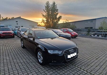 Audi A4 Lim. Attraction*Modell 2013