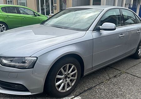 Audi A4 1.8 TFSI Automatik Navi MMI Xenon