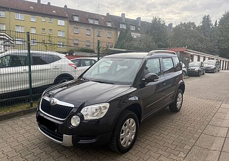 Skoda Yeti Basis TÜV NEU*2.HAND SCHECKHEFT VOLL