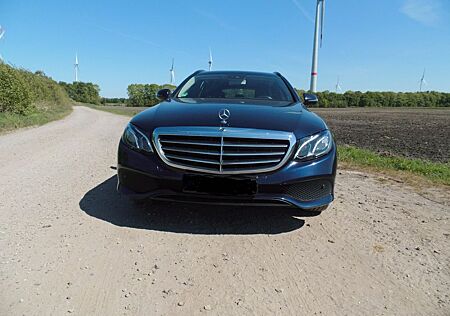 Mercedes-Benz 220