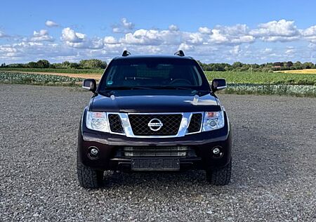 Nissan Pathfinder 3.0 V6 dCi DPF LE 4WD Automatik LE