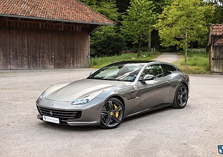 Ferrari GTC4Lusso 6.3 V12 - Deutsch, Passenger Display,