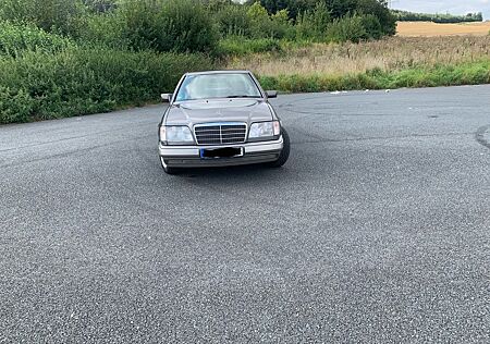 Mercedes-Benz E 220 Coupé