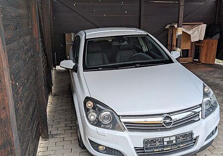 Opel Astra 1.9 CDTI INNOVATION 110kW INNOVATION