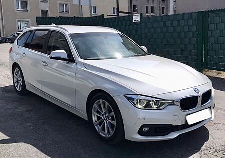 BMW 318i Sport Automatik Navi Klimaauto SHZ PDC AHK