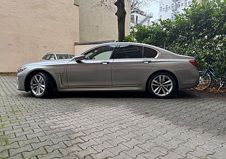 BMW 745e -Hybrid