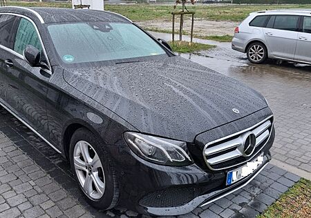 Mercedes-Benz E 220 d T Autom. - amb Fahrassistenz-Paket (23P)