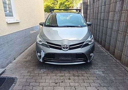 Toyota Verso 2.0l D-4D Executive 7-Sit. 8xBer. TÜV-2027