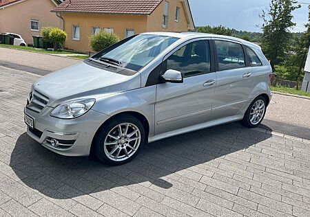 Mercedes-Benz B 200 -