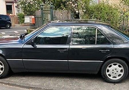 Mercedes-Benz 320