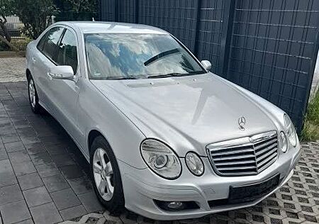 Mercedes-Benz E 200 K LIM.AUTOM-LEDER-E-ROLLO-KLIMAA.