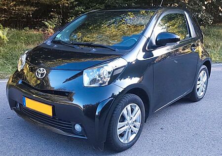 Toyota iQ 1.4 D-4D + 6 Gang Wenige Kilometer