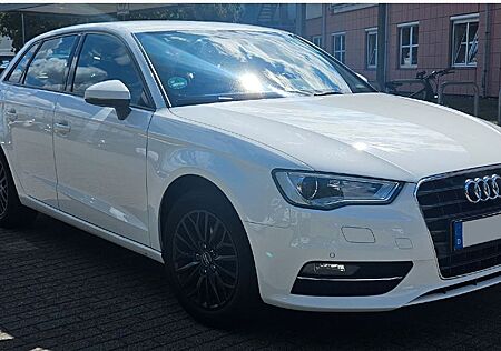 Audi A3 Sportback 1.2 TFSIAttraction HU Neu NAVI ALU