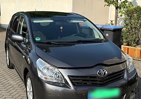 Toyota Verso 2.0 Disel