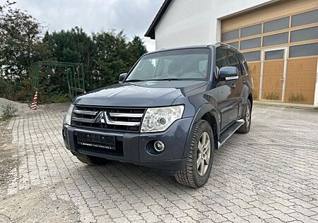 Mitsubishi Pajero 3.2 DI-DIntense 170 PS Automatik TÜV26-10