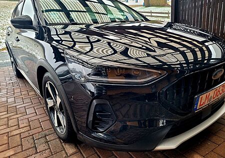 Ford Focus Turnier Active X Matrix LED B&O NAVI