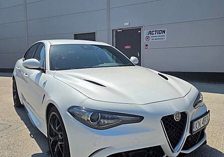 Alfa Romeo Giulia 2.9 V6 Bi-Turbo 375 kW AT8 Quadrifogl...