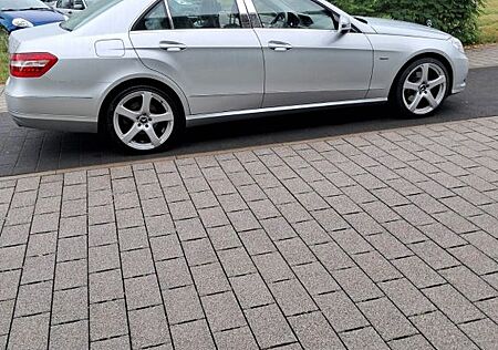 Mercedes-Benz E 350 CGI BlueEFFICIENCY ELEGANCE ELEGANCE